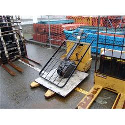 CATERPILLAR NPP40 PALLET JACK