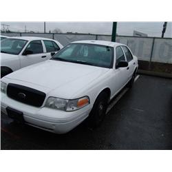 2004 FORD CROWN VIV 4DR WHITE