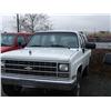 Image 2 : 1990 CHEV SUBURBAN 4DR-S.U.V