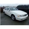 Image 2 : 1999 VOLVO S-70 4 DR WHITE G