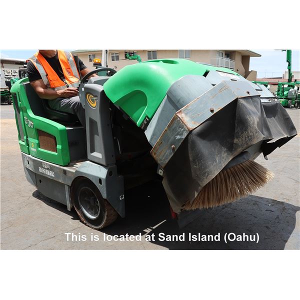 (10201719) 2019 Tennant Model S30 Ride-On Sweeper (Works - See Video)