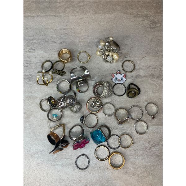Lot of 34 Rings