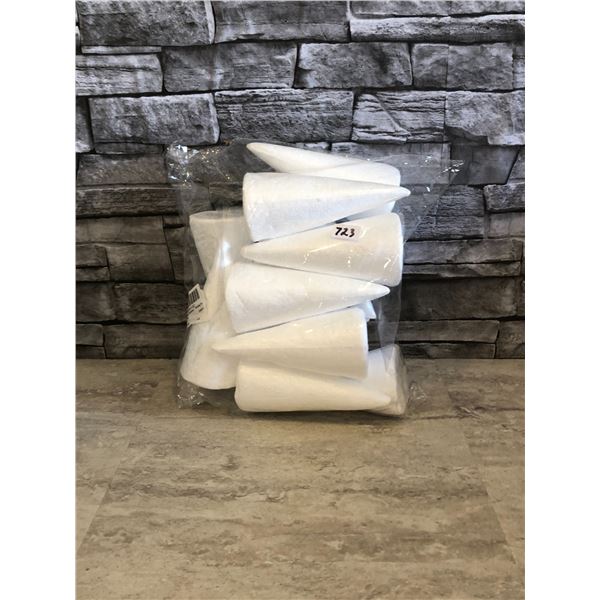 Holibanna 12 Pcs Christmas Wedding Craft Cones