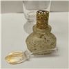 Image 3 : 2x Vintage Glass Collectibles: Frosted Bottom Lion Motif Cup 