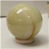 Image 3 : Yellow Onyx Sphere With Inclusion Lines