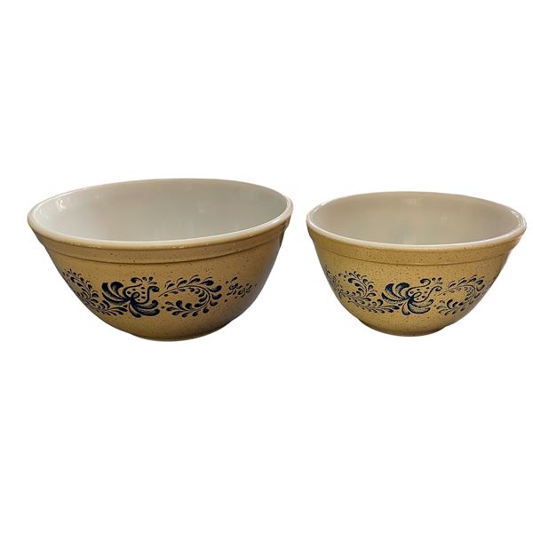 2x Vintage Pyrex Bowls