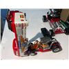 Image 3 : 4x Collectible Cars: Muscle Machines, Hot Wheels, & More