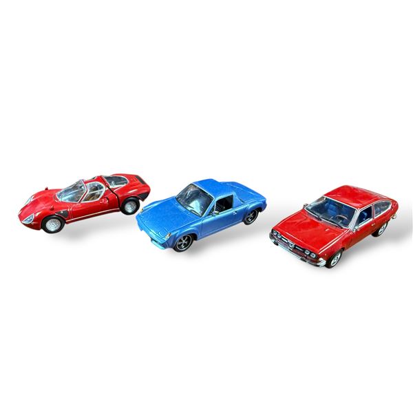 3x Collectible 1:43 Scale Cars: Alfa Romeo, Porsche 916