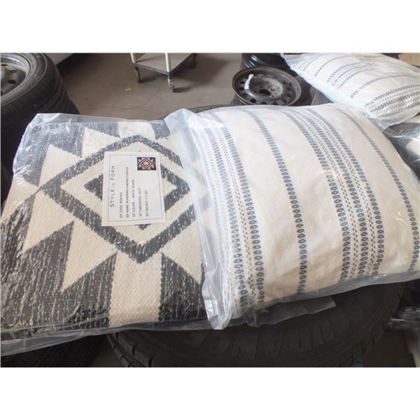 4 Sofa Throw Pillows