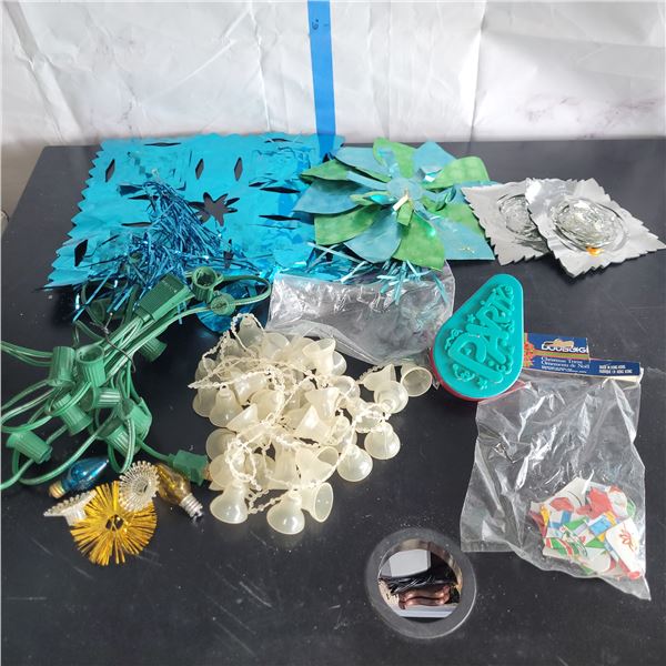 Small Vtg Christmas Decor Lot