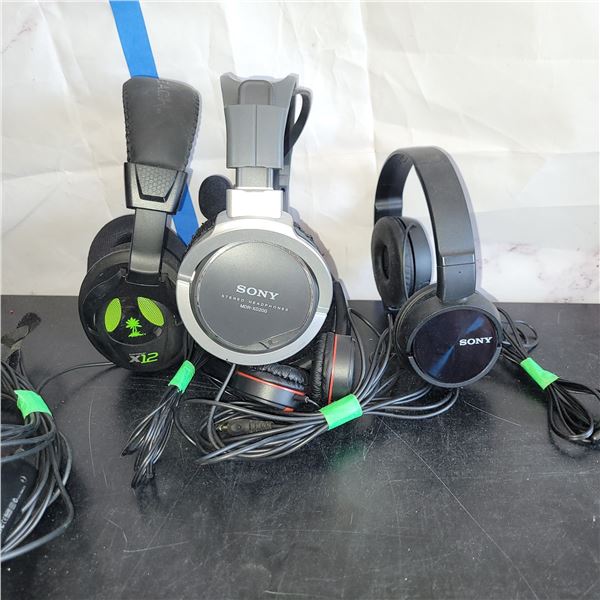 Lot of 4 Headphones