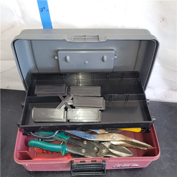 Fishing Tackle Box with 6 Snips