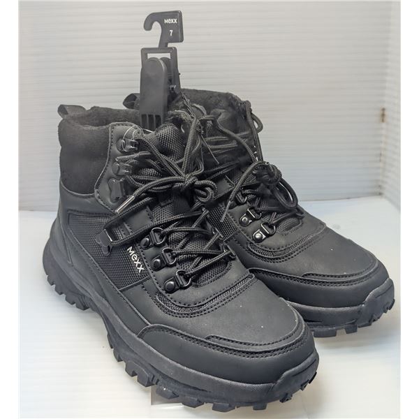 Pair of new men's MEXX winter shoes - size 7
