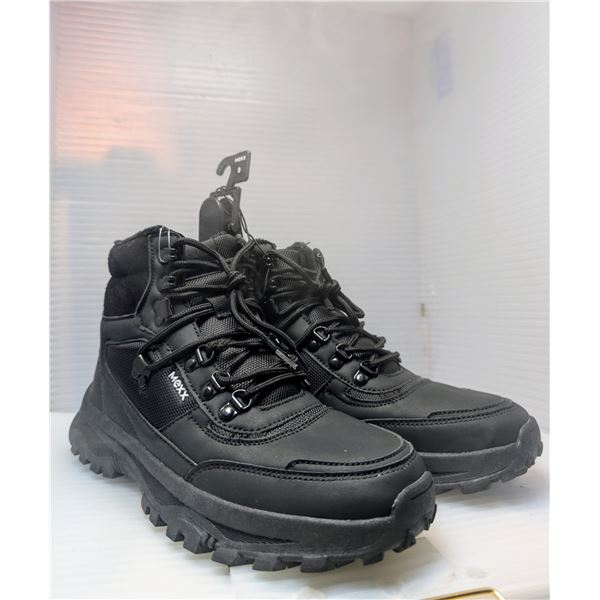 Pair of new men's MEXX winter shoes - size 9