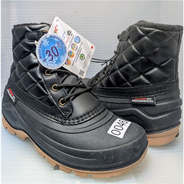 Pair of women's new waterproof sole winter boots - size 6