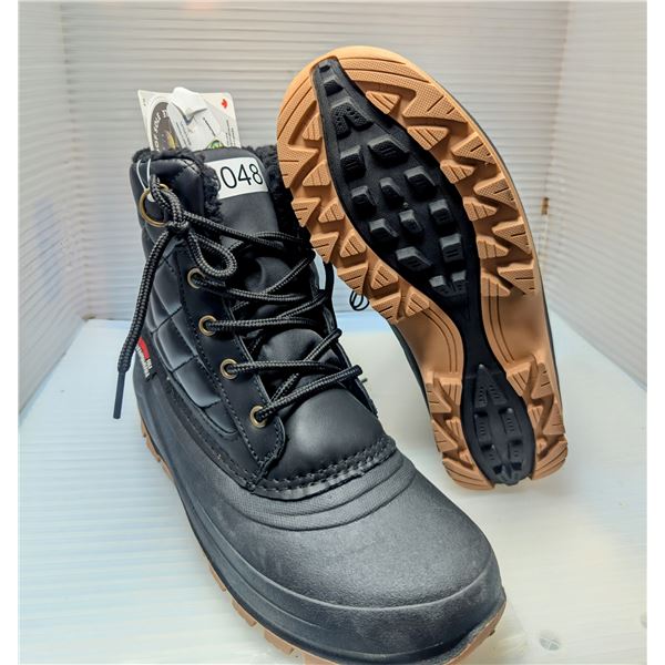 Pair of women's new waterproof sole winter boots - size 7