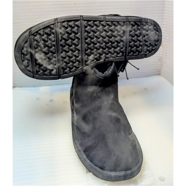 Pair of new women's winter shoes - size 9