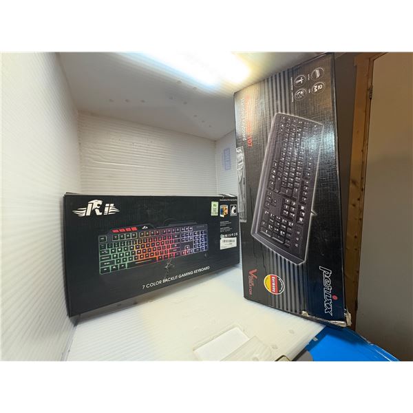 Group of 2 keyboards - Standard keyboard & 7 color backlit gaming keyboard