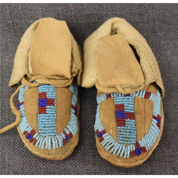 SIOUX BEADED CHILD MOCCASINS