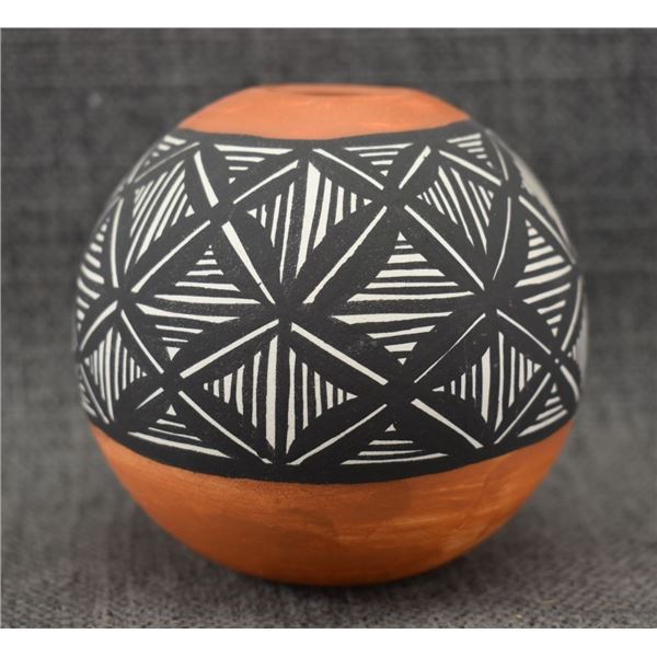 ACOMA POTTERY SEED JAR (D SANCHEZ)