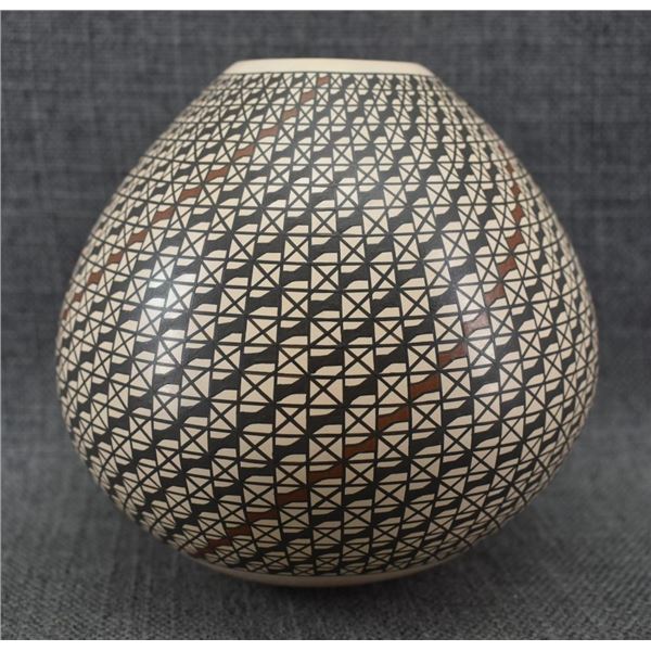 MATA ORTIZ POTTERY OLLA (MENNY DURAN)