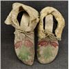 Image 2 : GROUP OF WOODLANDS  CHILD AND DOLL MOCCASINS