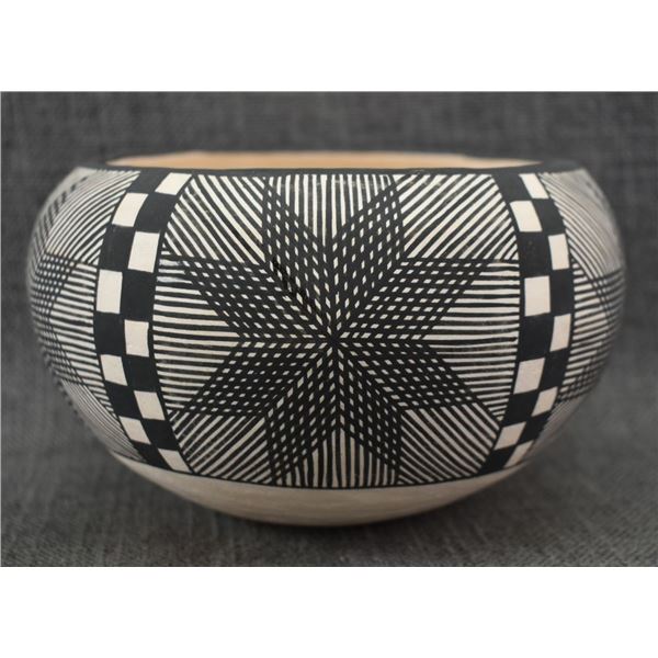 ACOMA POTTERY BOWL ( CLARA CHAVEZ)