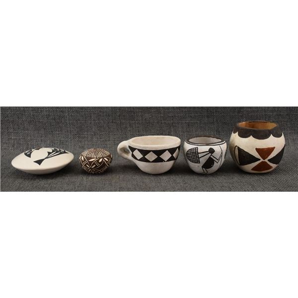 FIVE ACOMA POTTERY ITEMS (SIGNED)