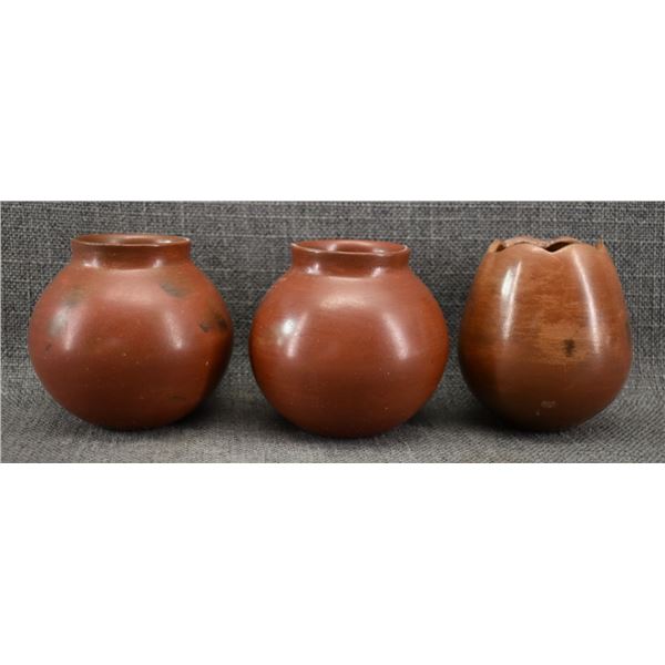 THREE NAVAJO POTTERY JARS (SUE WILLIAMS)