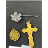 Image 5 : Lot of Vintage Ladies Jewelry, Stick Pin, Crucifix and Cameo on Chain