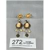 Image 1 : 2 Pairs of Vintaeg Screw On Earrings Cameo + Pearls