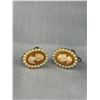Image 4 : 2 Pairs of Vintaeg Screw On Earrings Cameo + Pearls
