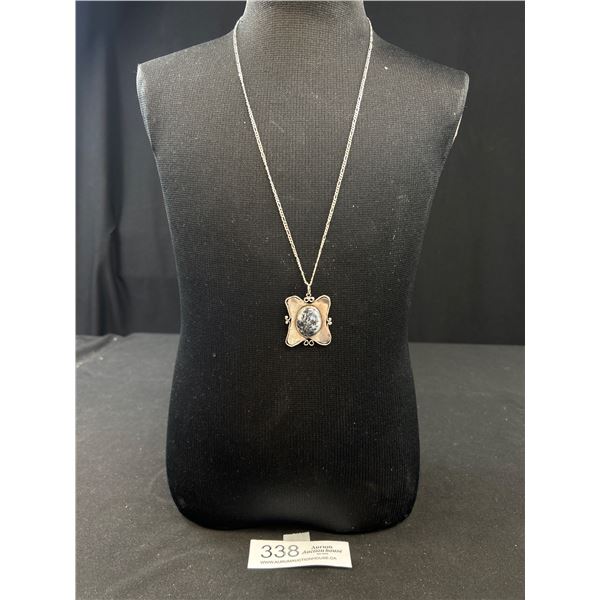 Pendant w/ Chain Necklace