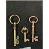 Image 4 : 5 Vintage Keys + Key Pendants