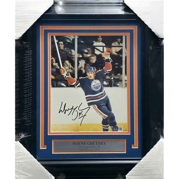 WAYNE GRETZKY SIGNED AND FRAMED PHOTO - BECKETT COA