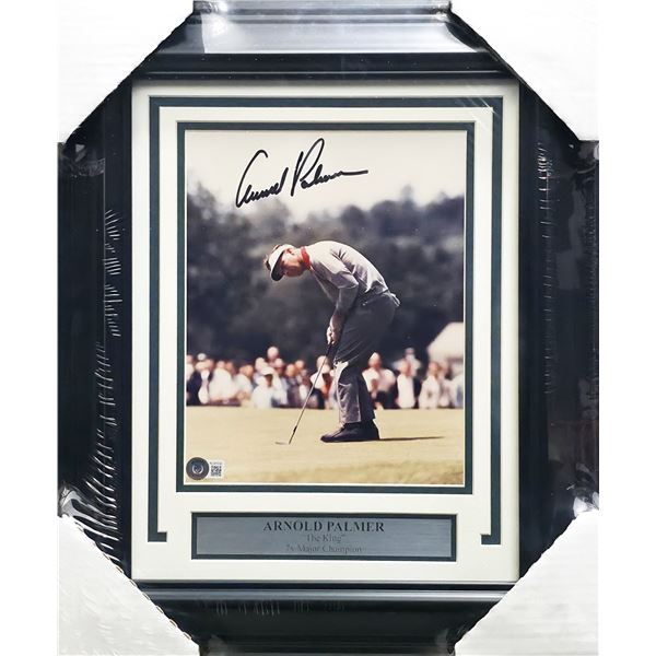 ARNOLD PALMER SIGNED AND FRAMED PHOTO - BECKETT LOA