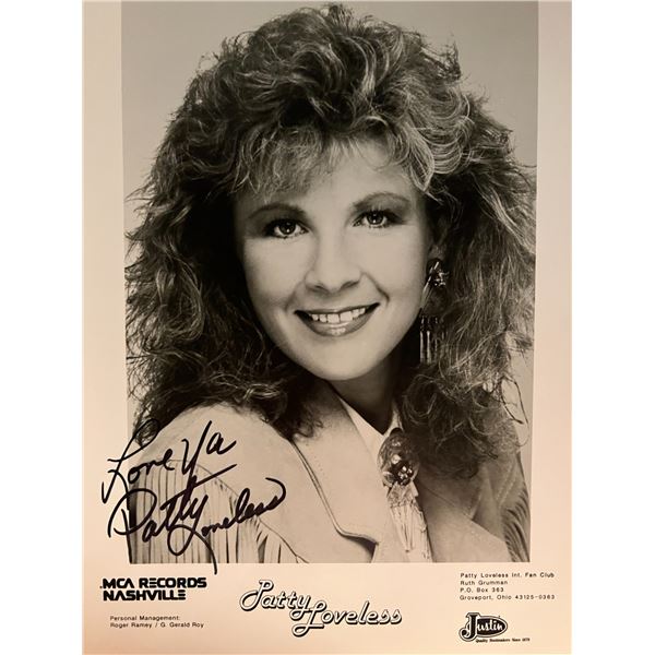 Country Singer Patty Loveless signed promo photo