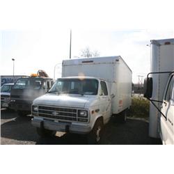 1993 CHEV 30 CUBE VAN WHITE