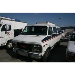 1993 GMC RALLY STX BUS WHITE