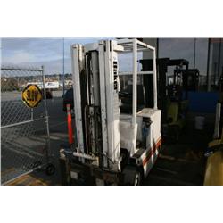 0 OTIS 0 FORKLIFT WHITE