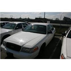 2001 FORD CR-VIC 4DR WHITE