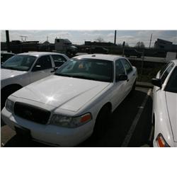 2004 FORD CR-VIC 4DR WHITE