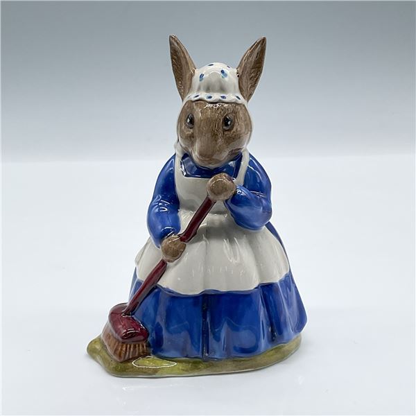 Royal Doulton Bunnykins Figurine, Clean Sweep DB6
