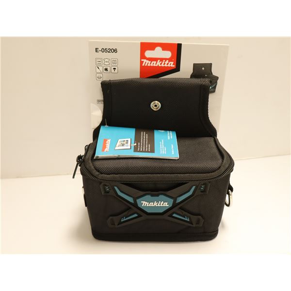 POCHETTE AVEC FERMETURE À GLISSIÈRE SUR LE DESSUS