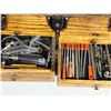 Image 6 : COFFRE D'OUTILS EN BOIS AVEC CONTENU 20"x9"x14"