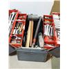 Image 3 : COFFRE D'OUTILS EN MÉTAL AVEC CONTENU 18"x10"x12"