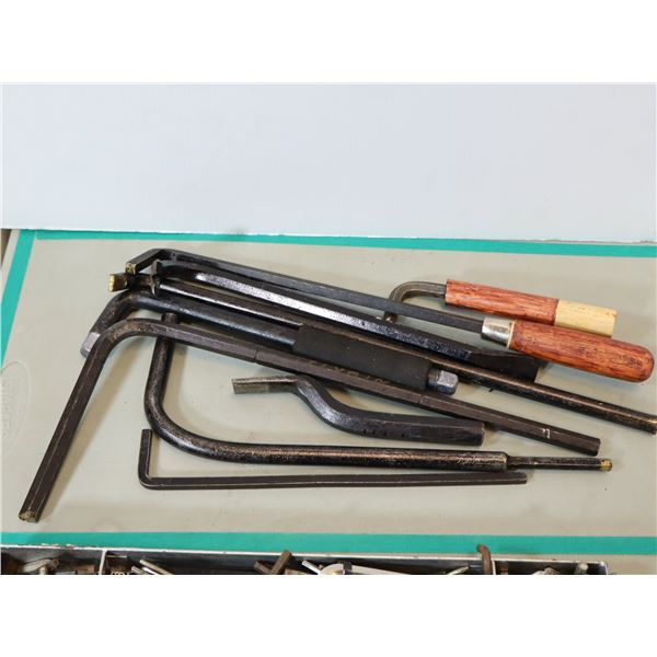 LOT DE 9pcs D'OTUILS ASST