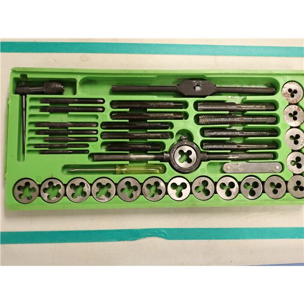 ENS DE 40pcs TARAUDS ET FILIÈRES SAE OLYMPIA 774OP