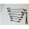 Image 1 : LOT DE 7pcs DE CLIQUETS ASST