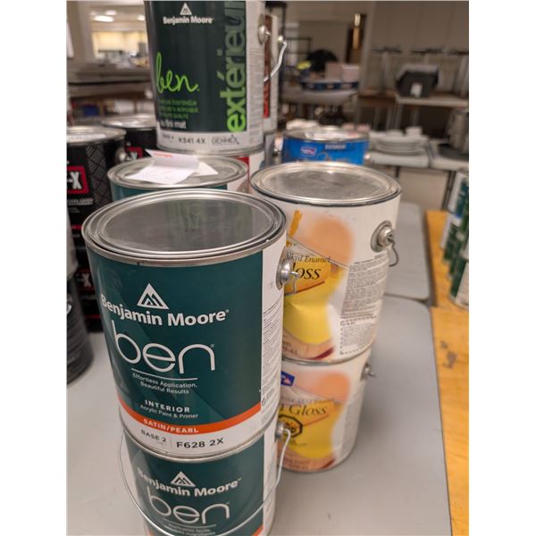 LOT: 17 GAL PEINTURE EXTERIEUR BENJAMIN MOORE ASST